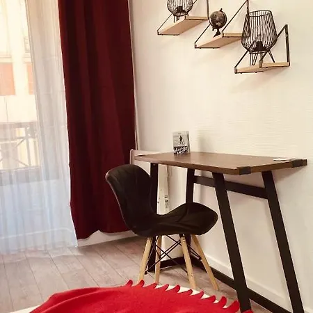 Louvain Hotel *