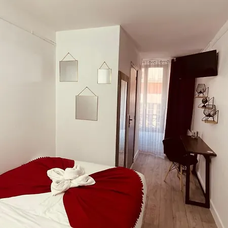 Louvain Hotel *